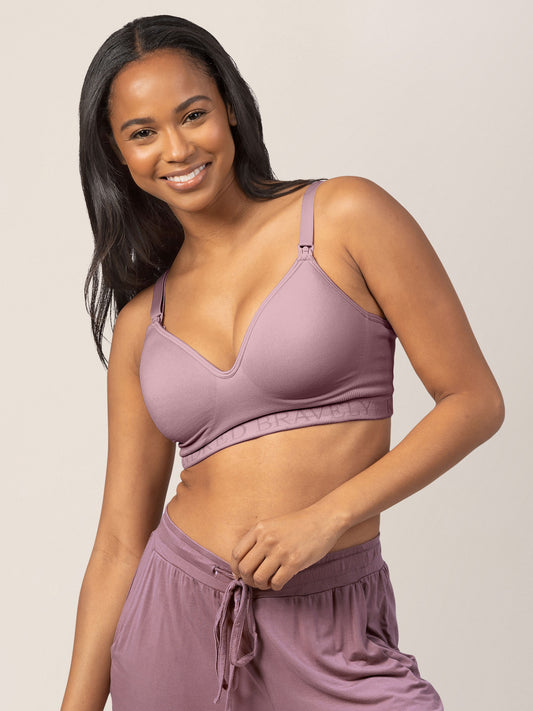 Model wearing the Signature Sublime® Contour Maternity & Nursing Bra in Twilight@model_info:Alie is wearing a Small.