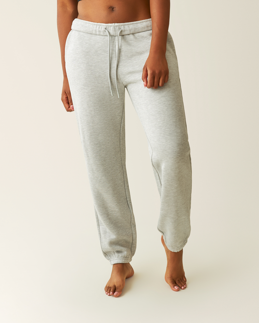 Cropped in view of woman wearing the Cloud Fleece Jogger in Grey Heather@model_info:Kyra is 5'9" and wearing a Small.