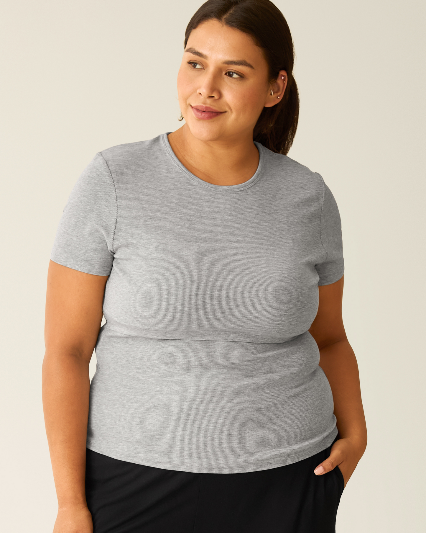 @model_info:Victoria is wearing a 1X.
