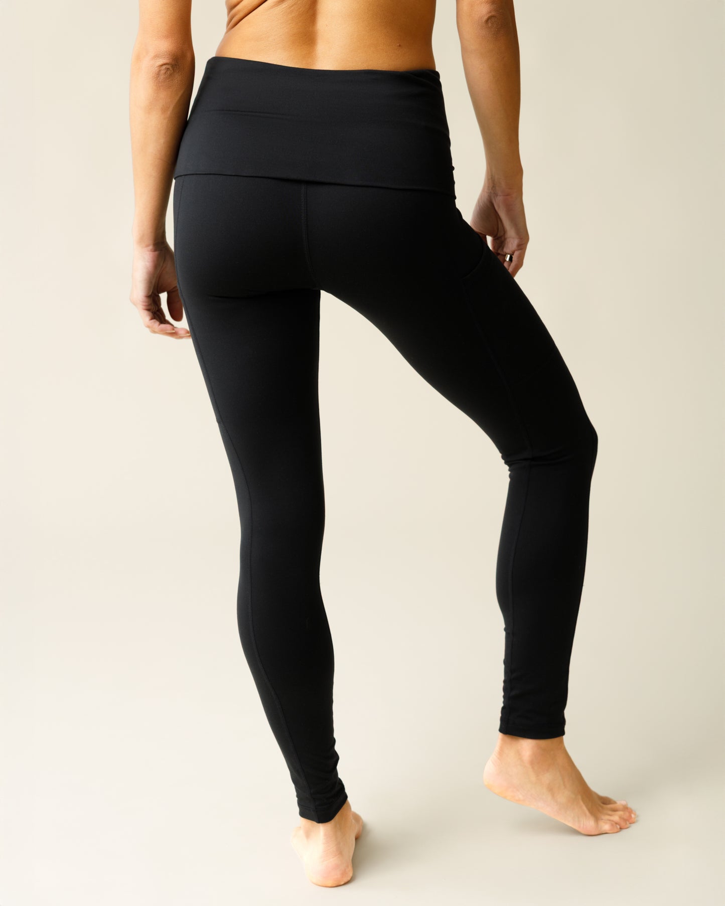 Back view of a model wearing the Louisa Maternity & Postpartum Legging in Black, pocket.
