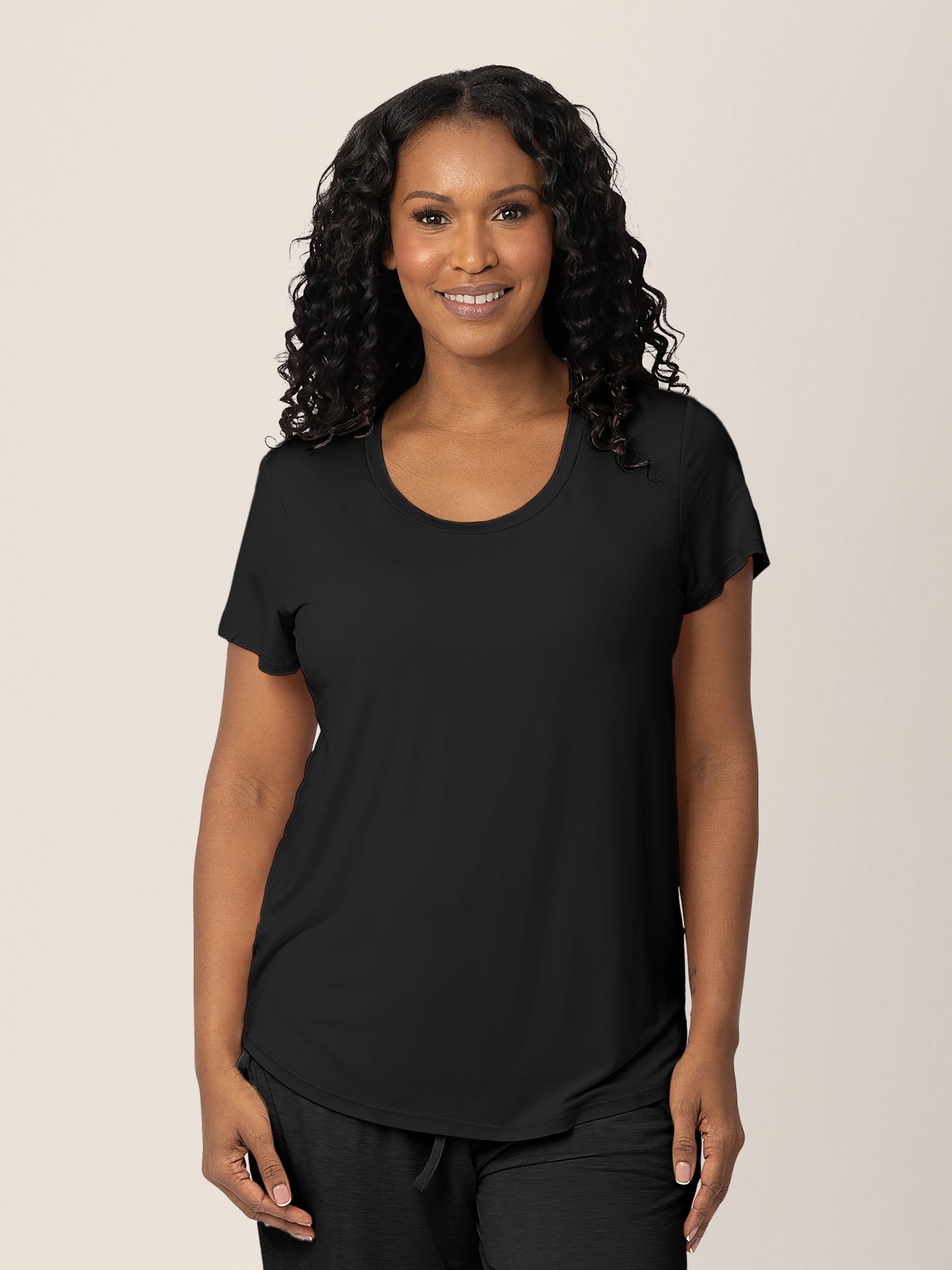 Model wearing the Everyday Maternity & Nursing T-shirt in Black @model_info:Rashé is wearing a Small.