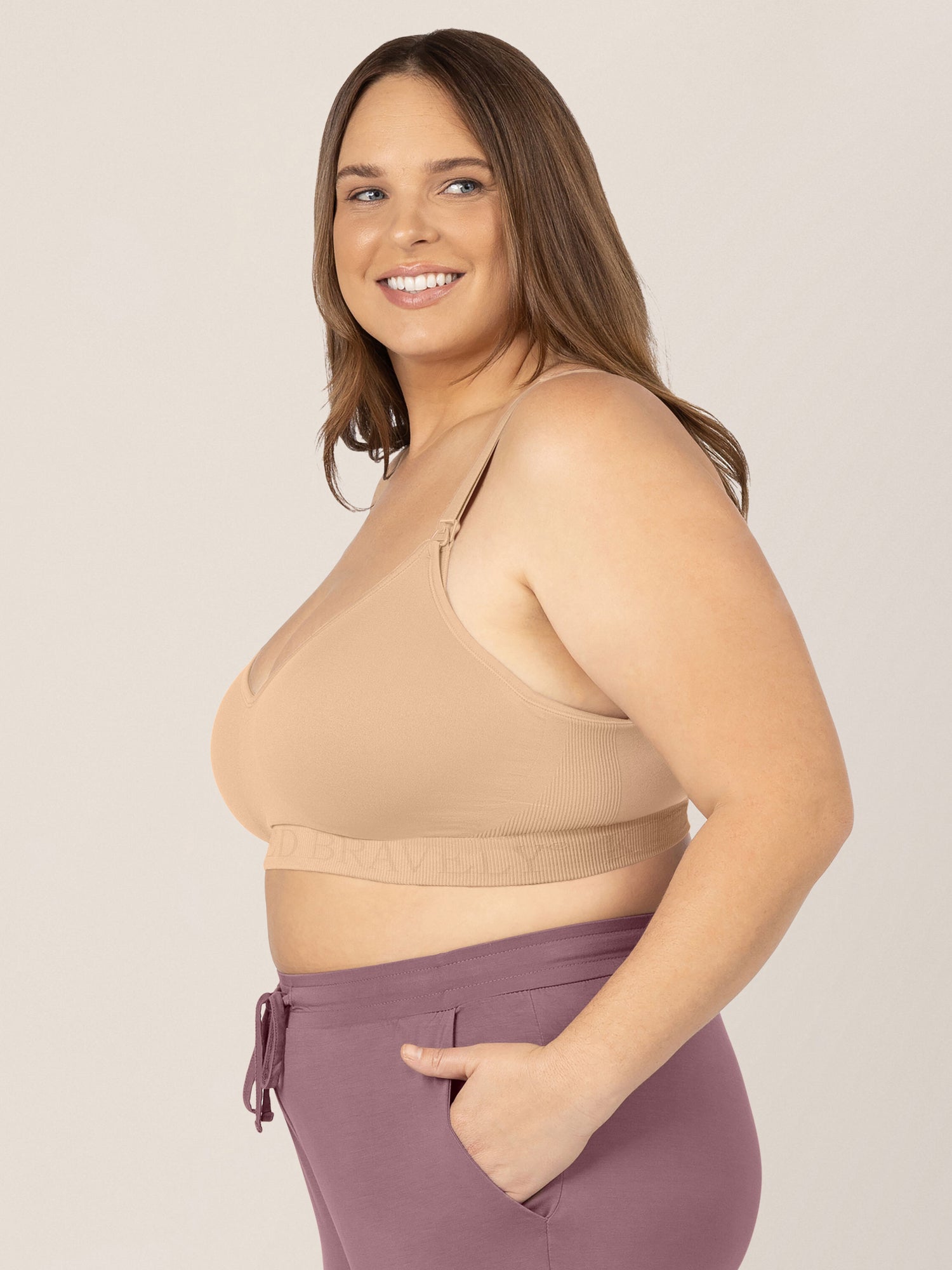 Model wearing the Signature Sublime® Contour Maternity & Nursing Bra in Beige with her hands in her pockets.