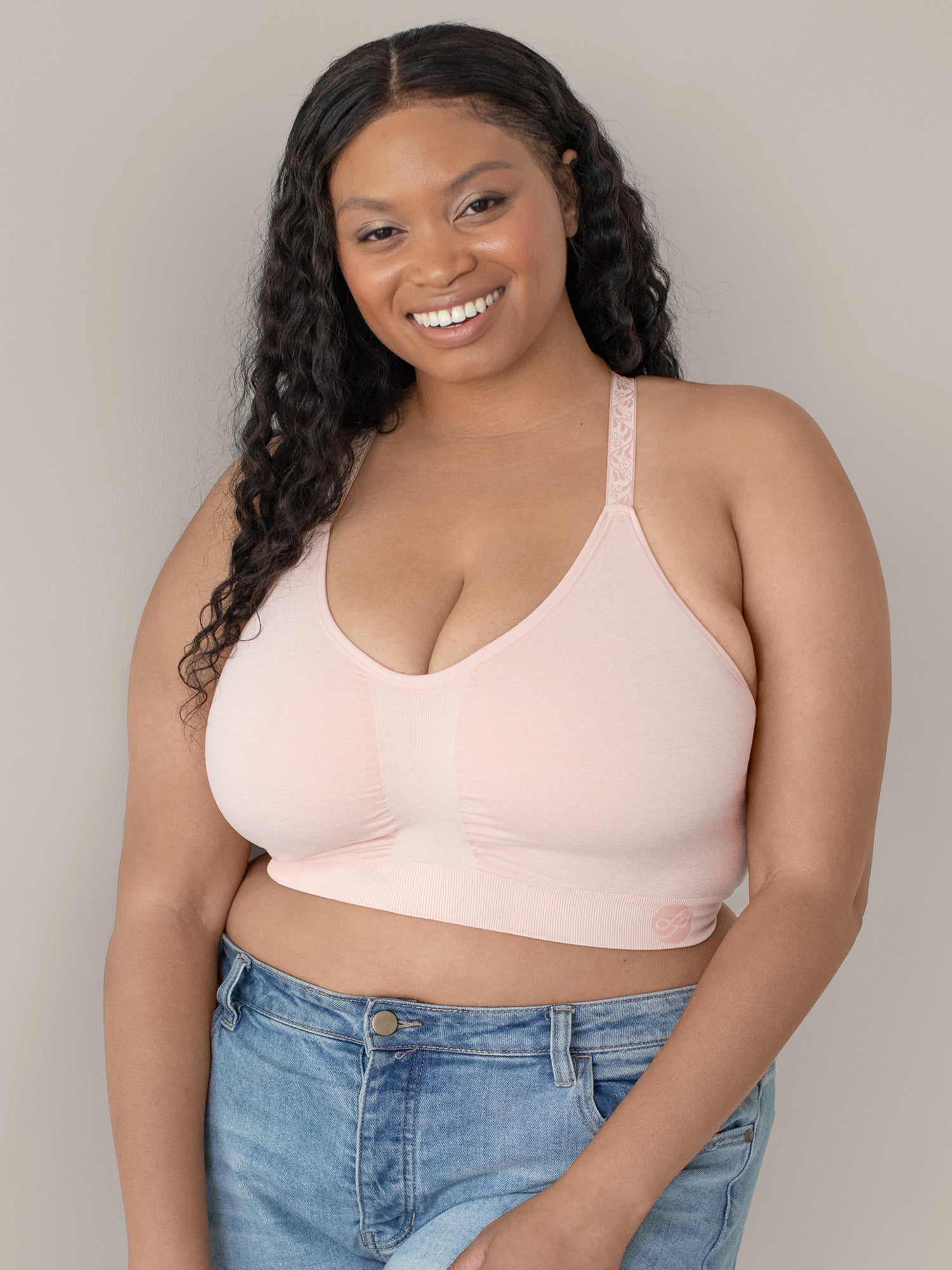 Model wearing the Diana Sublime® Sports Bra in Pink Heather@model_info:Alexis is wearing an X-Large Busty.