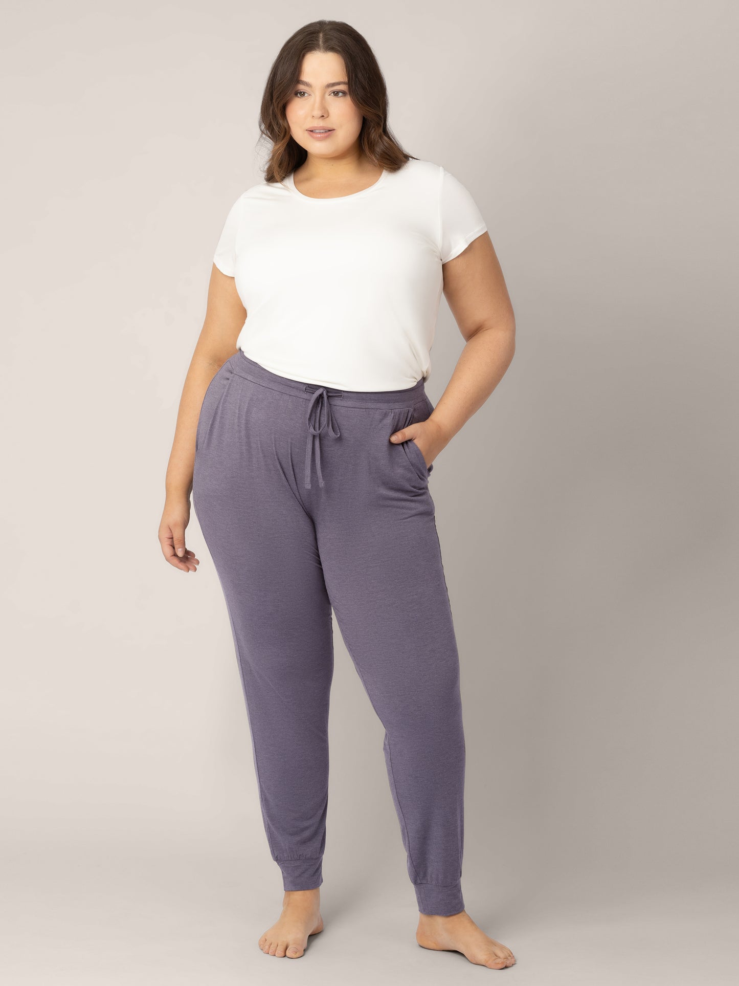 Model with her hand on her hip wearing the Everyday Lounge Jogger in Heathered Granite