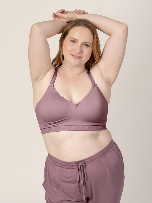 Busty model holding her hands over her head while wearing the Signature Sublime® Contour Maternity & Nursing Bra in Twilight@model_info:Ryn is wearing an X-Large Busty.