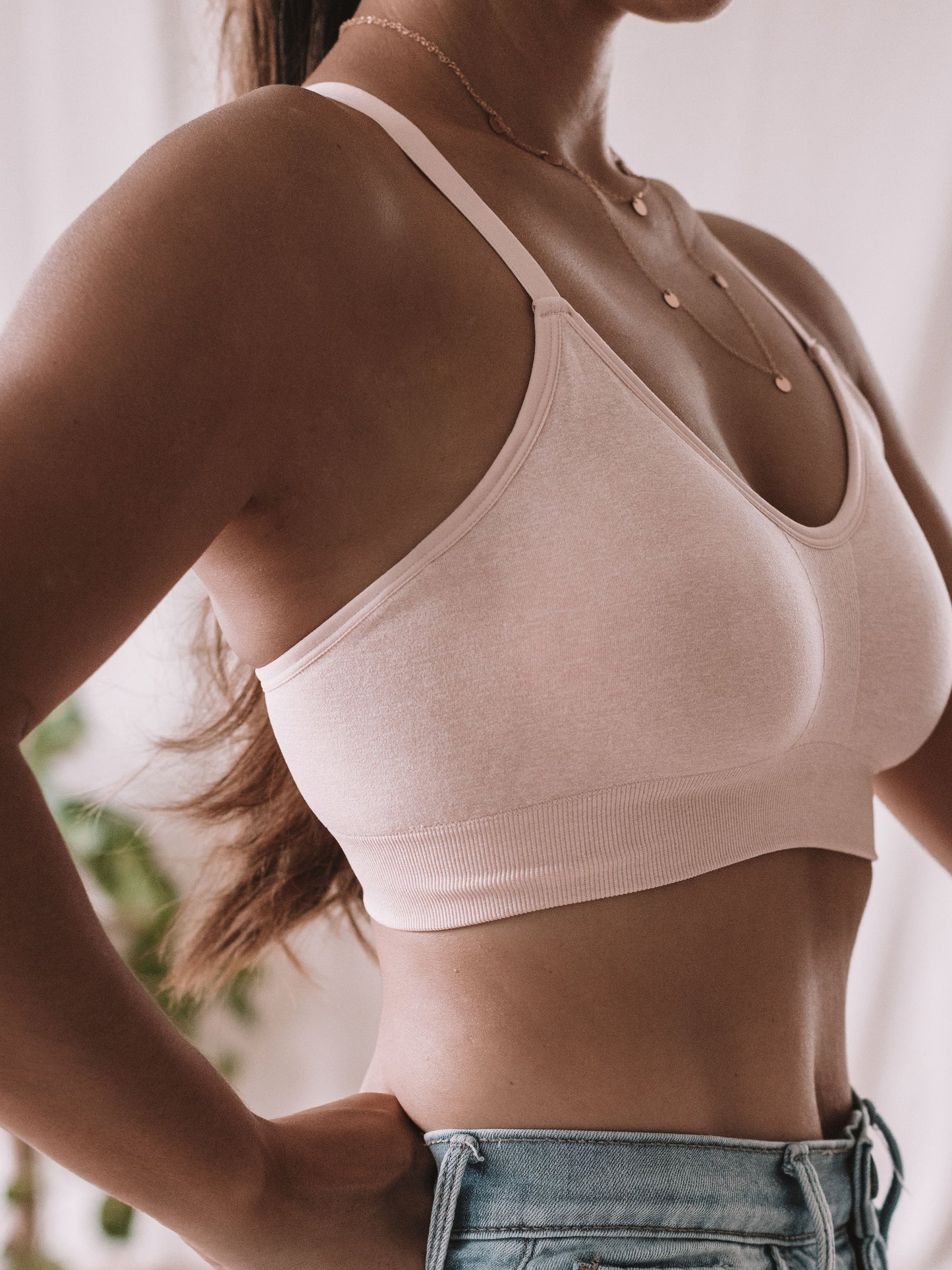 Closeup of a model wearing the Diana Sublime® Sports Bra in Pink Heather @model_info:Kiana is wearing a Small.