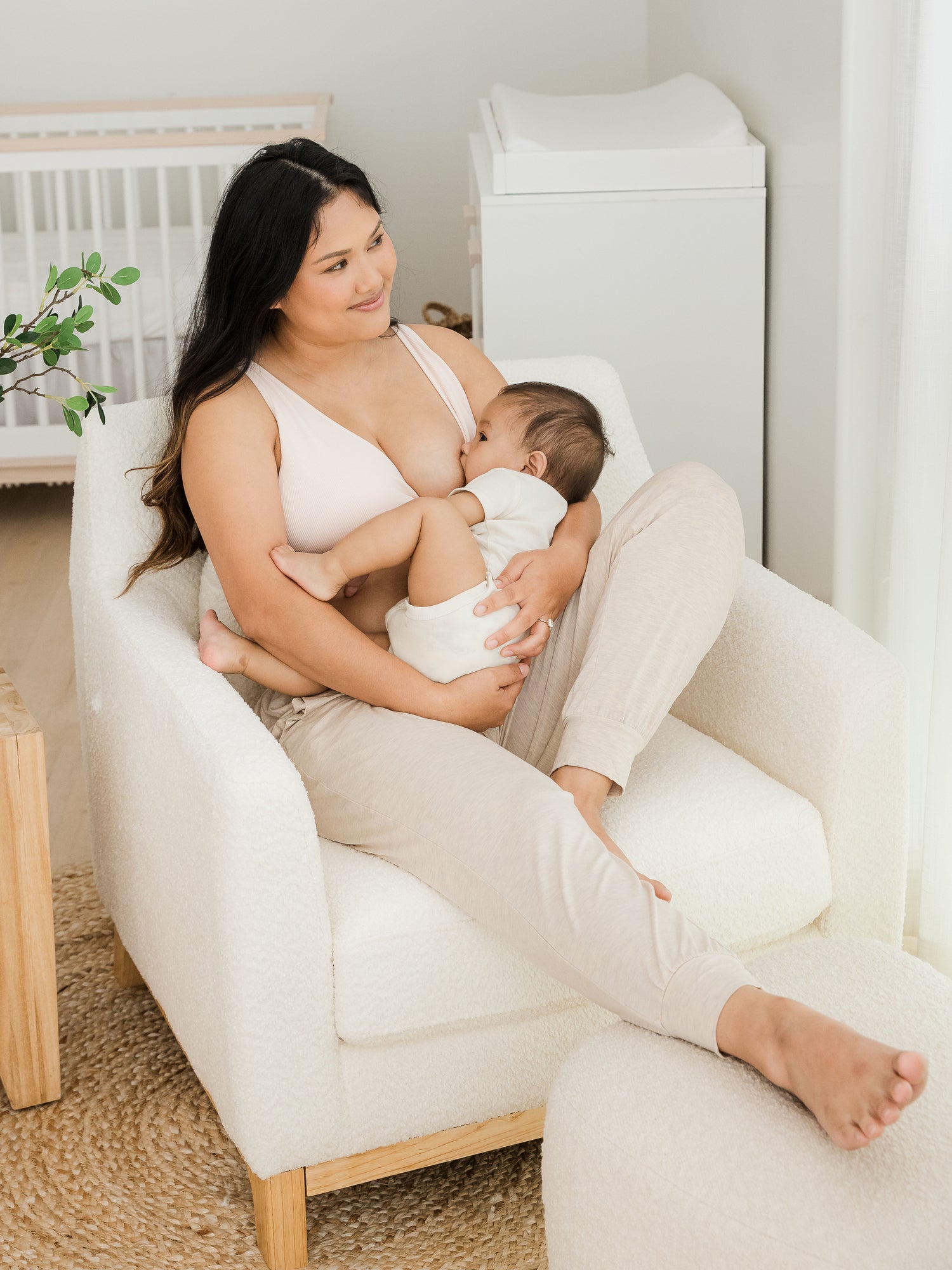 Model breastfeeding her child while wearing the Everyday Lounge Jogger in Oatmeal Heather
