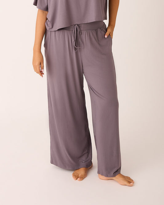 Model is wearing Aria Bamboo Casual Cropped Short Sleeve Top in Granite and  Aria Bamboo Casual Lounge Pant in Granite on a beige background.@model_info:Ashley is 5'7" and wearing a Medium.