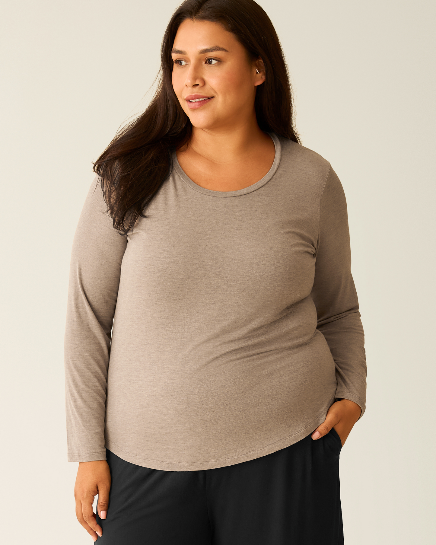 @model_info:Victoria is wearing a 1X.