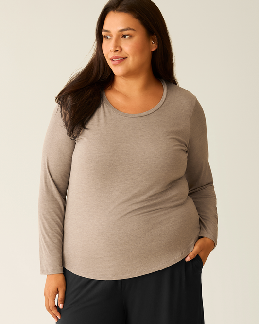 @model_info:Victoria is wearing a 1X.