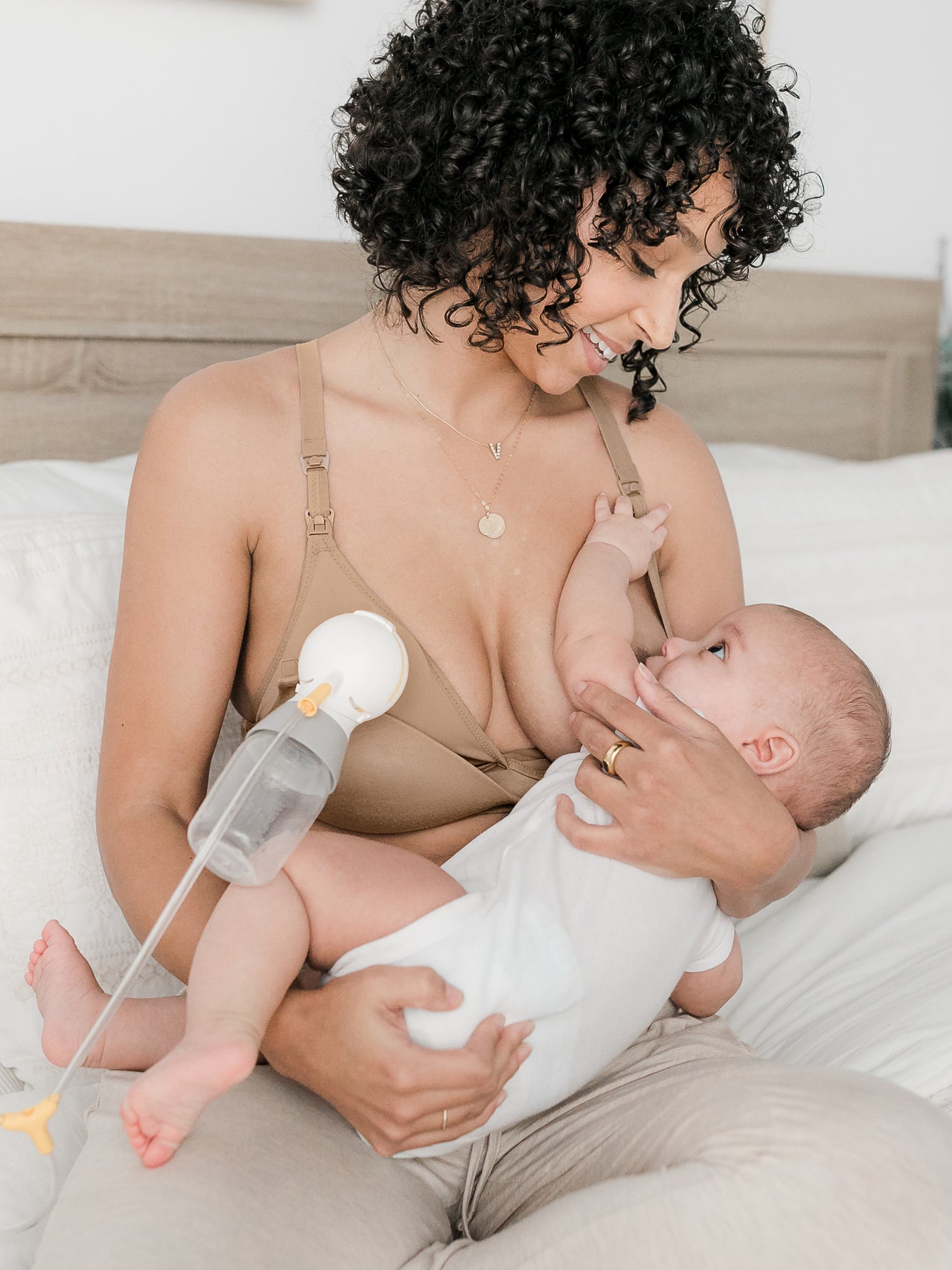 Maternity Hands Free Pumping Bra Wireless Padded Breastfeeding