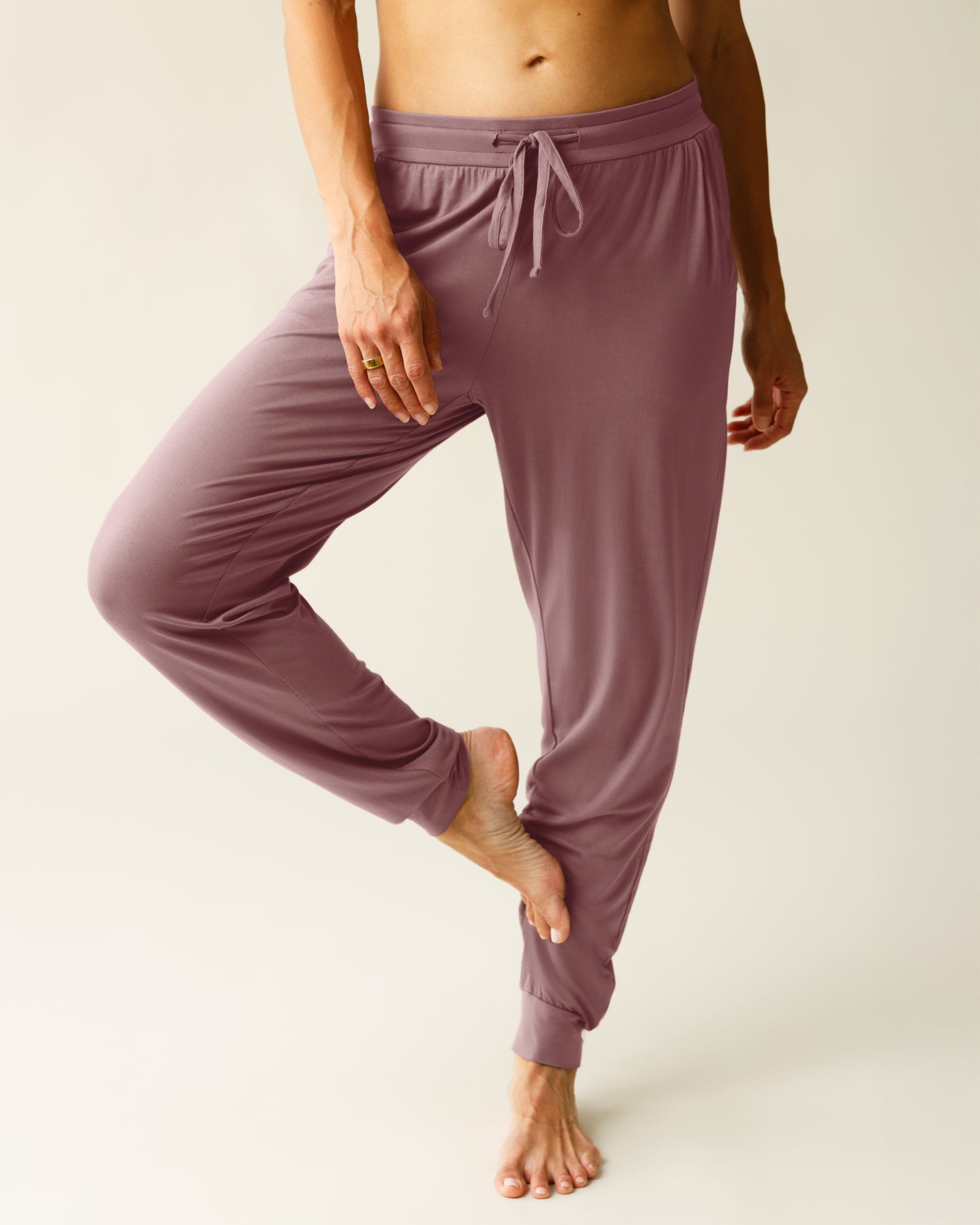 Model standing on one leg wearing the Everyday Lounge Jogger in Twilight 