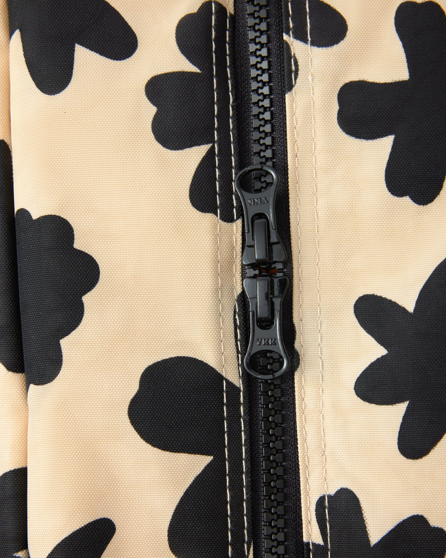 Close up of pattern and zipper of Jumbo Cooler Bag in Cream Chamomiles
