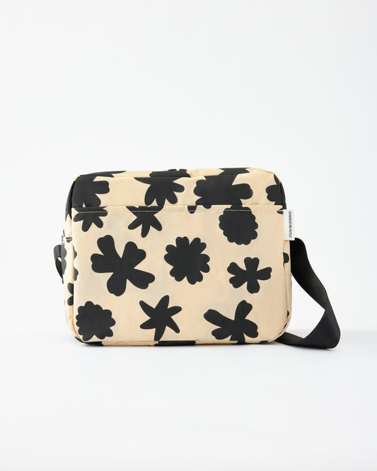 Jumbo Cooler Bag in Cream Chamomiles,  on a beige background