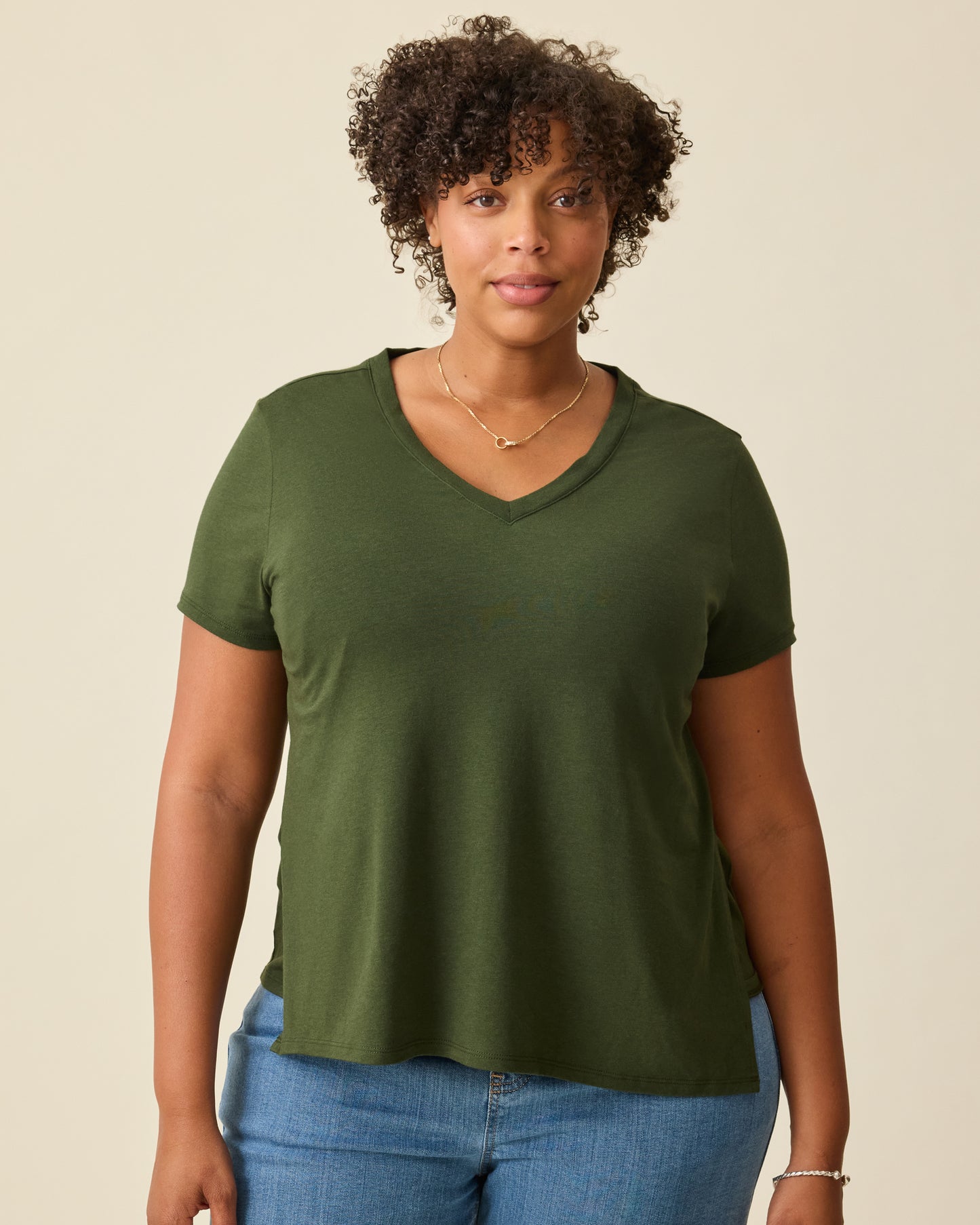 Model is wearing the Modal V-neck Nursing T-shirt in Deep Olive on a beige background. @model_info:Skye is wearing a Large.