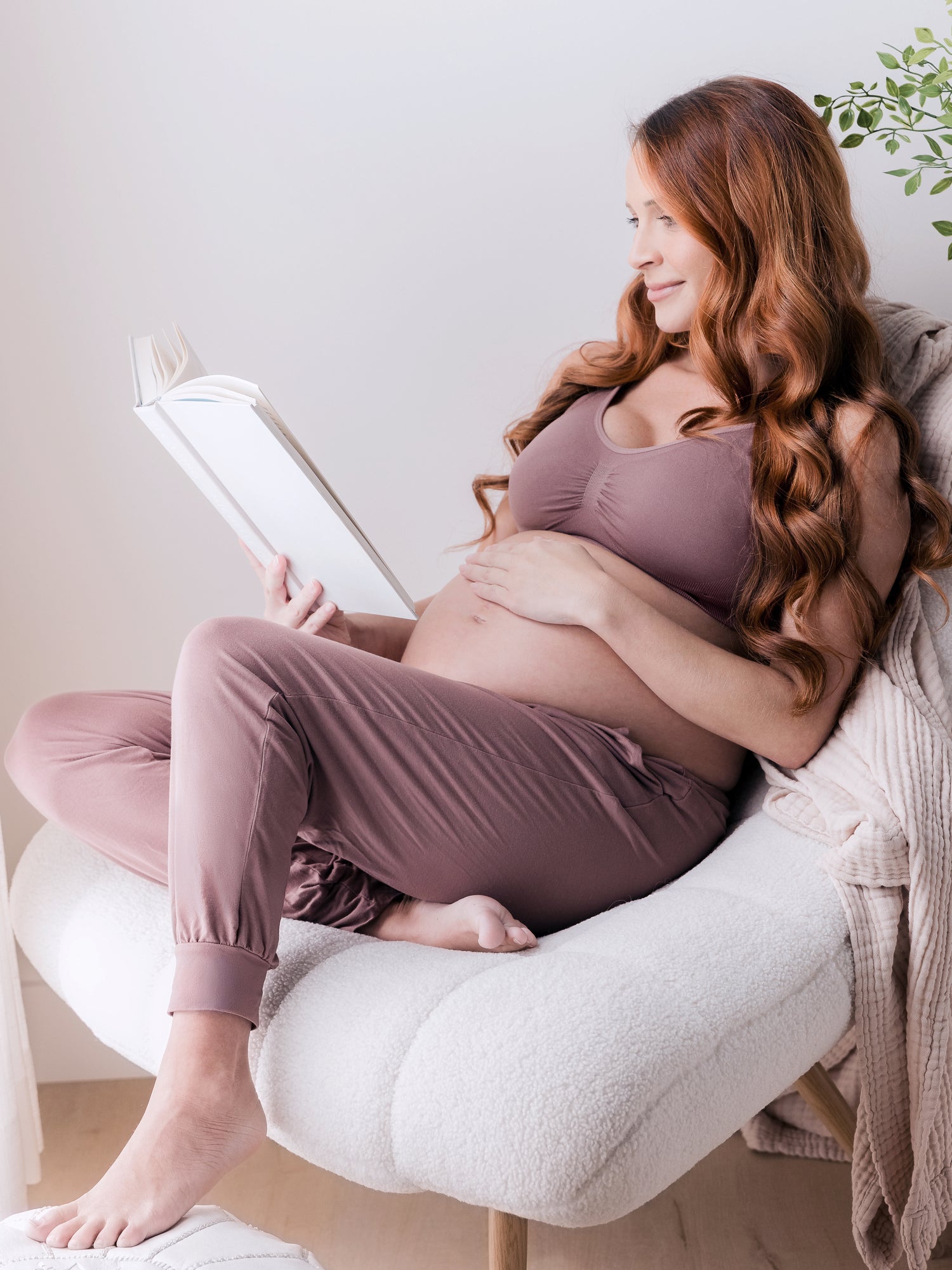 Pregnant model wearing the Everyday Lounge Jogger in Twilight