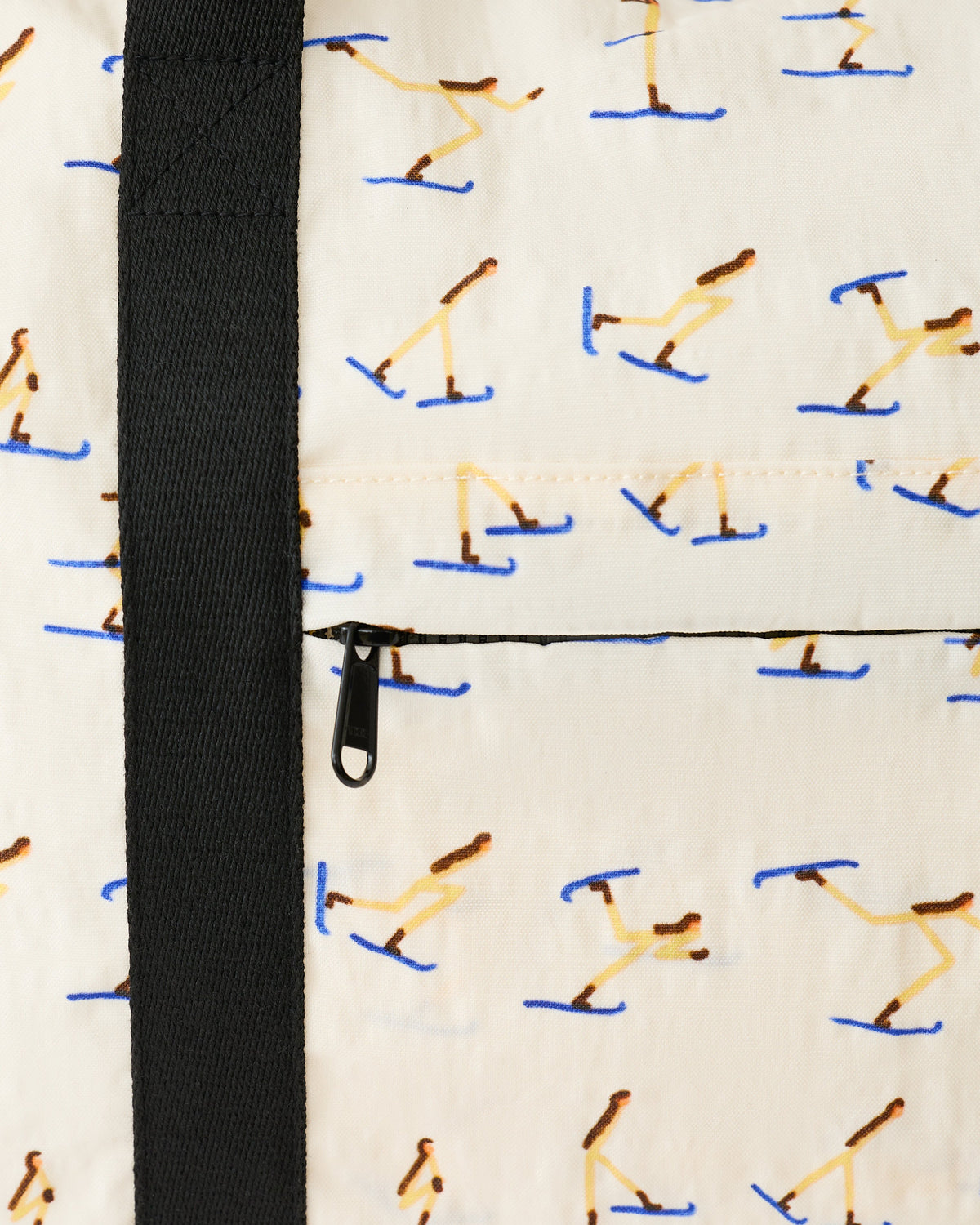 Close up of pattern and zipper on the Large Weekender Bag in Ivory Ski.