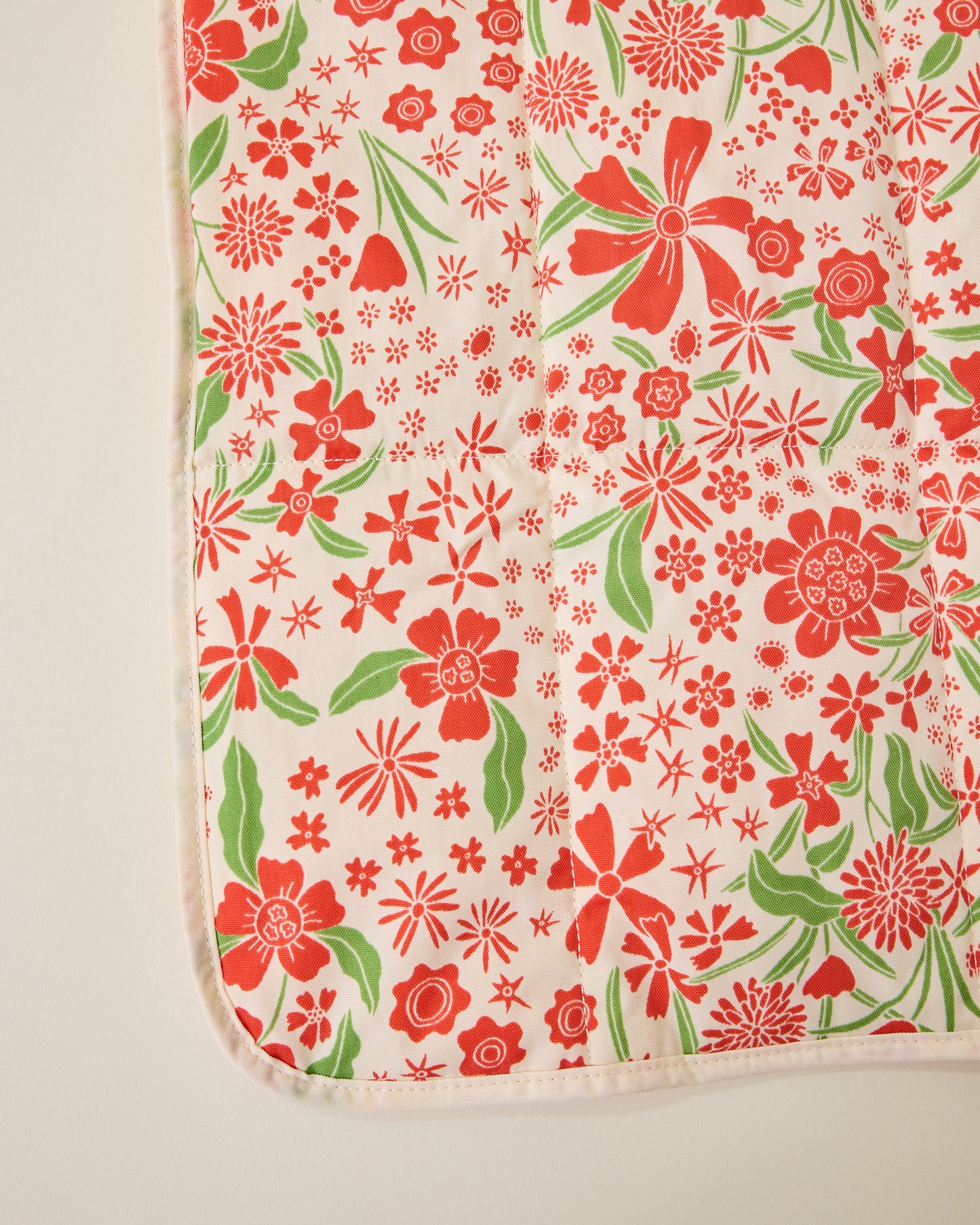 Quick Change Kit Bag mat in Superbloom on a beige background
