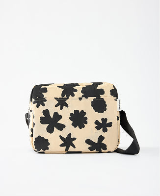 Jumbo Cooler Bag in Cream Chamomiles,  on a beige background