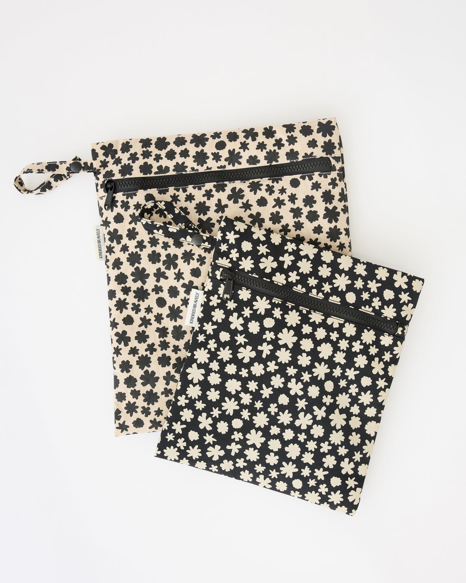 Wet/Dry Bag Set in Cream Chamomiles on a beige background