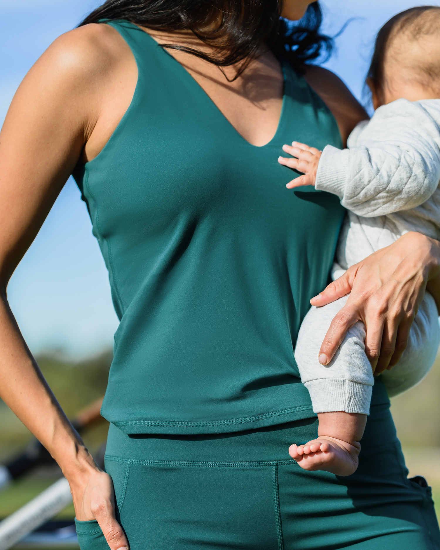 during brave.∞born tank top Sサイズ Wren Active V-neck Nursing Tank Top | Teal - Kindred Bravely